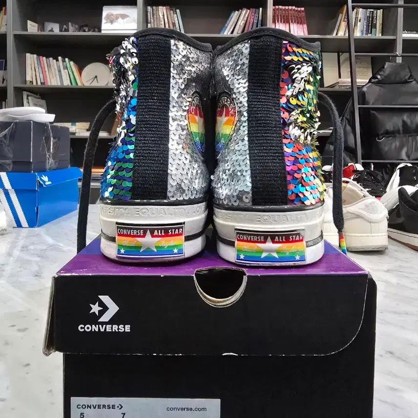 [BUNJANG] Converse Chuck 70 High Sequin Rainbow Sneakers / 컨버스 척70 하이 스팽글 레인보우 240