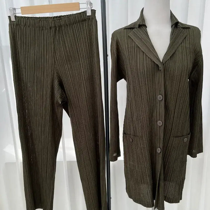 [BUNJANG] Pleated Khaki Jacket and Pants Set / 플리츠 카키색 자켓/바지 세트