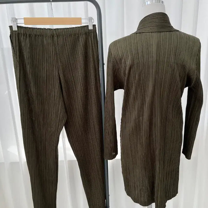 [BUNJANG] Pleated Khaki Jacket and Pants Set / 플리츠 카키색 자켓/바지 세트