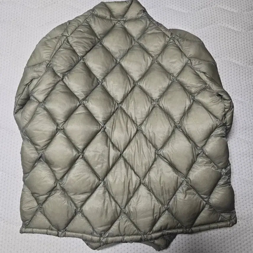 [BUNJANG] NewJeans Haerin Roa Hiking Light Down Jacket Gray / 로아 하이킹 라이트 다운 자켓 그레이 해린 패딩