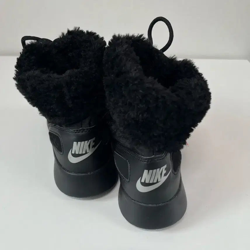 [BUNJANG] Nike Fur Boots / [245] 나이키 퍼 부츠