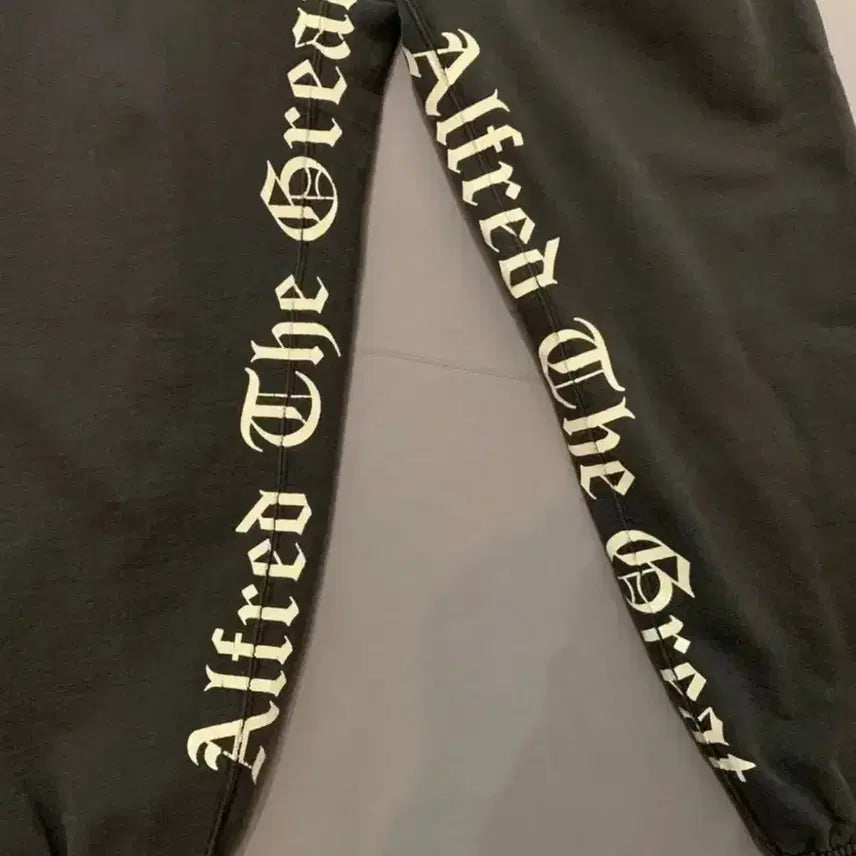 [BUNJANG] HERITAGEFLOSS Alfred Old English Training Sweat Jogger Pants / [L] 헤리티지플로스 알프레드 올드 잉글리시 트레이닝 스웻조거팬츠