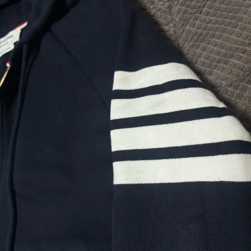[BUNJANG] Thom Browne 24FW Diagonal Stripe Armband Hoodie Zip-Up / 24fw 톰브라운 사선완장 후드집업 3사이즈 25년도 8월 구매