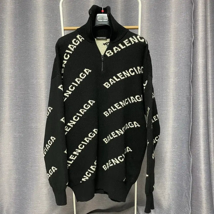 [SOLD OUT] [매장판] 발렌시아가 반집업 하프로고 니트 S (국내105-110)