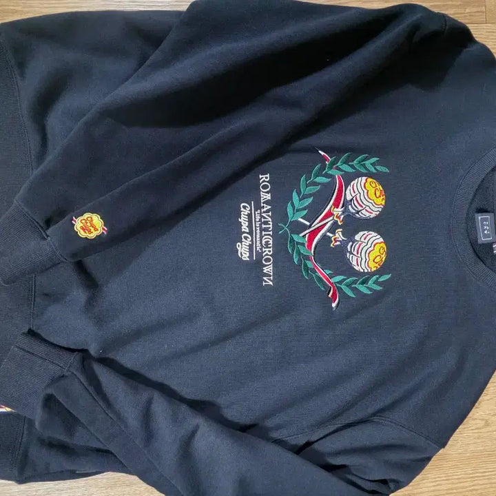 [BUNJANG] Romantic Crown Chupa Chups Collaboration Sweatshirt (Black, L) / 로맨틱크라운 츄파춥스 콜라보 맨투맨 블랙 L