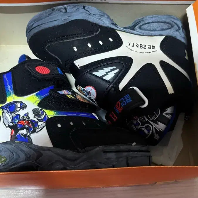 [BUNJANG] Artist Tetsujin 28-go Sneakers / 아티스 철인28호 캐릭터 운동화 새상품