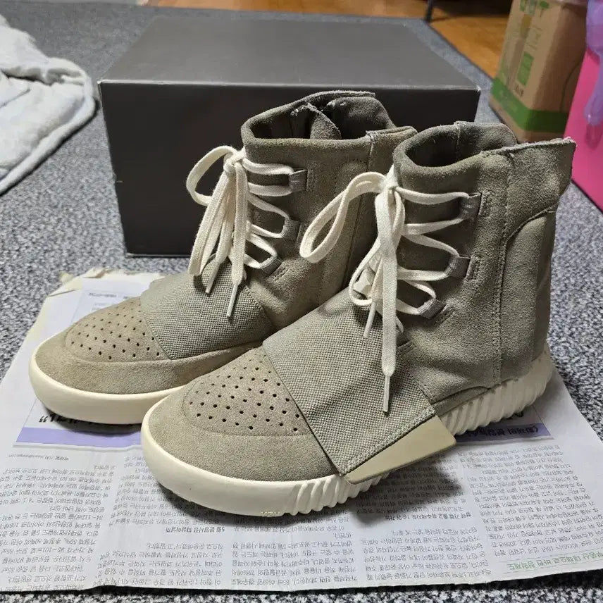 [BUNJANG] Adidas Yeezy Boost 750 OG Sneakers / [250] 아디다스 이지부스트 750 OG