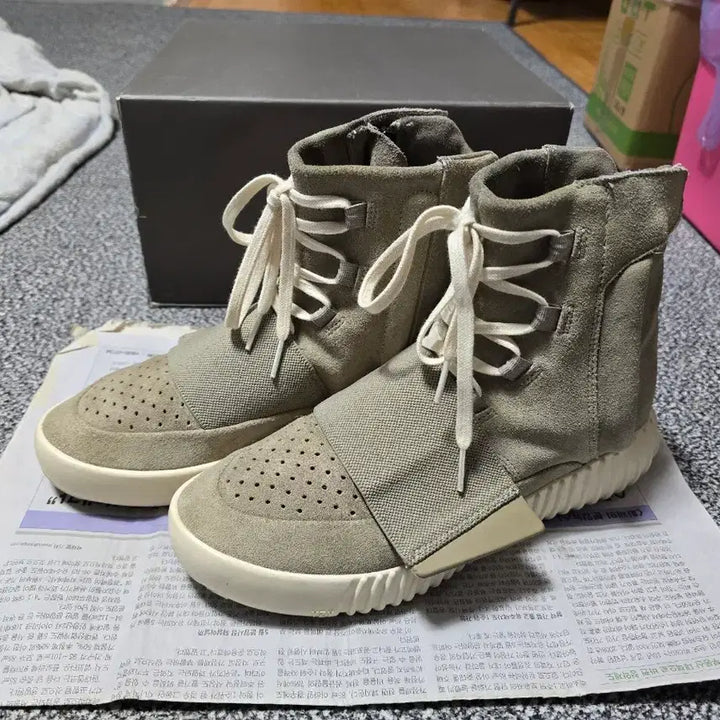[BUNJANG] Adidas Yeezy Boost 750 OG Sneakers / [250] 아디다스 이지부스트 750 OG