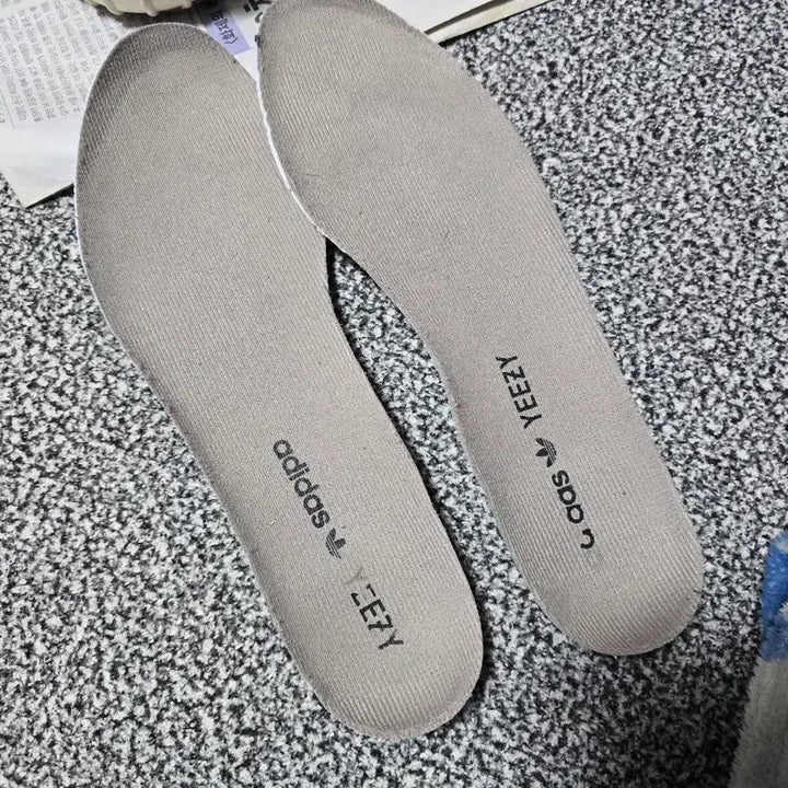 [BUNJANG] Adidas Yeezy Boost 750 OG Sneakers / [250] 아디다스 이지부스트 750 OG