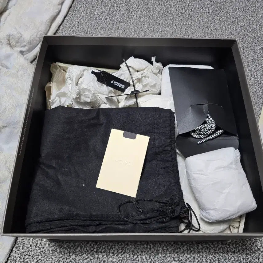 [BUNJANG] Adidas Yeezy Boost 750 OG Sneakers / [250] 아디다스 이지부스트 750 OG