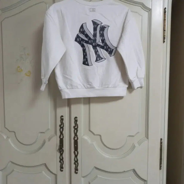 [BUNJANG] MLB Kids Monogram Sweatshirt (Size 130) / MLB 키즈 모노그램 맨투맨 티셔츠(130)