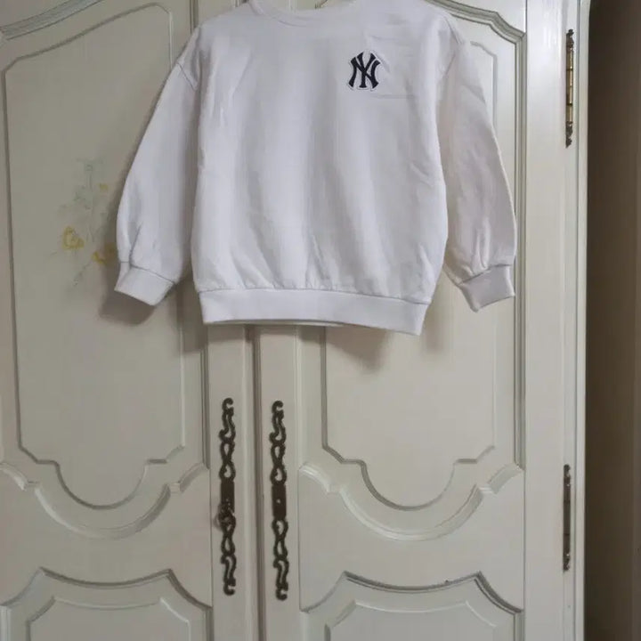 [BUNJANG] MLB Kids Monogram Sweatshirt (Size 130) / MLB 키즈 모노그램 맨투맨 티셔츠(130)