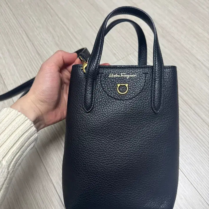 [BUNJANG] Ferragamo Mini Crossbody Bag / 페라가모 미니백 블랙