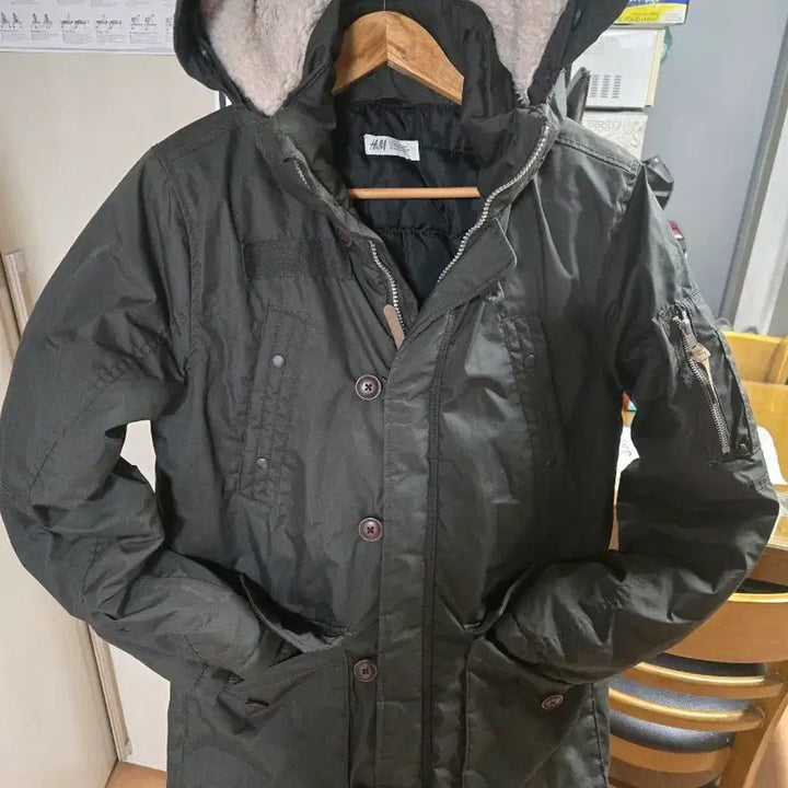 [BUNJANG] H&amp;M Hooded Fur-Lined Parka Jacket / H&amp;M 후드 퍼 안감 야상 점퍼