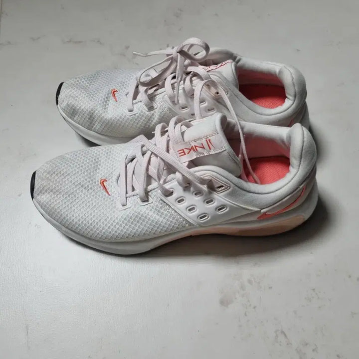 [BUNJANG] Nike Air Max Bella TR 4 Running Shoes / 나이키 화이트 런닝화