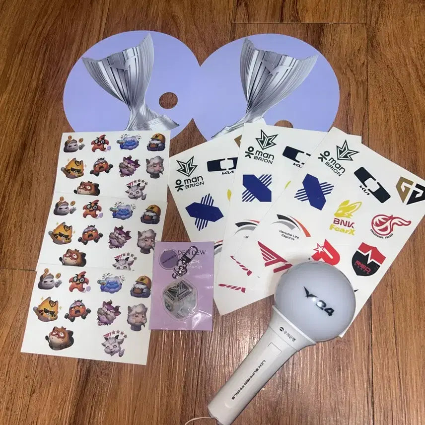 [BUNJANG] LCK 2024 Final Goods Set (Includes Light Stick) / LCK 2024 파이널 굿즈 패키지 세트 (응원봉 포함)