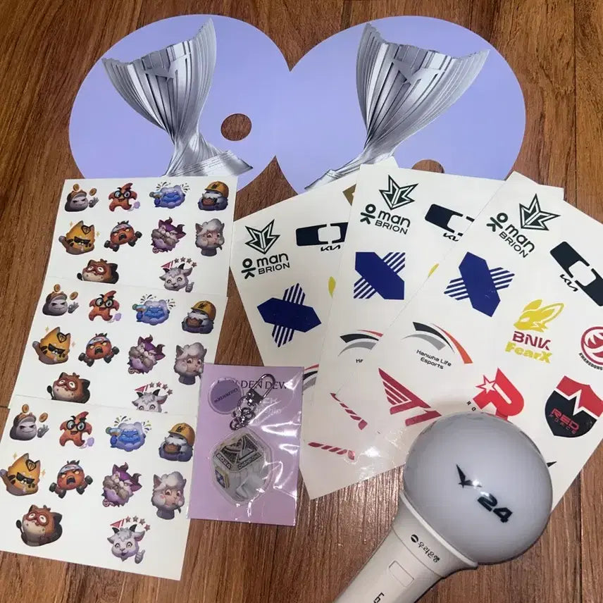 [BUNJANG] LCK 2024 Final Goods Set (Includes Light Stick) / LCK 2024 파이널 굿즈 패키지 세트 (응원봉 포함)