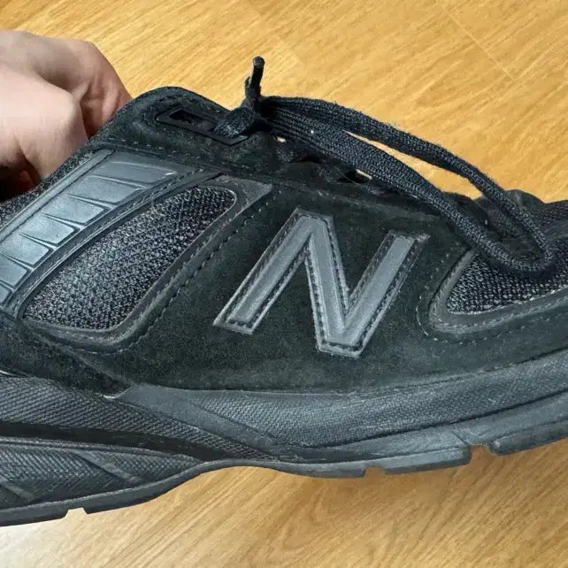 [BUNJANG] New Balance 990v5 Triple Black Sneakers / 뉴발란스 990v5 트리플 블랙 255