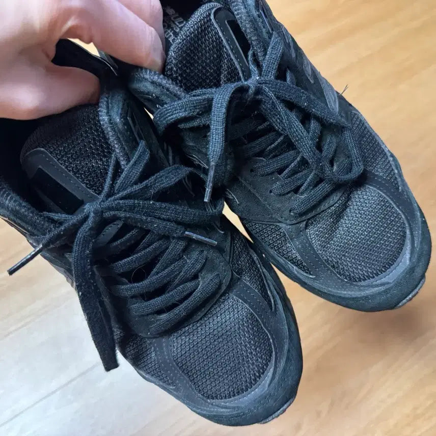 [BUNJANG] New Balance 990v5 Triple Black Sneakers / 뉴발란스 990v5 트리플 블랙 255