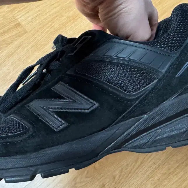 [BUNJANG] New Balance 990v5 Triple Black Sneakers / 뉴발란스 990v5 트리플 블랙 255