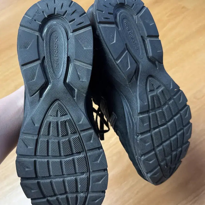 [BUNJANG] New Balance 990v5 Triple Black Sneakers / 뉴발란스 990v5 트리플 블랙 255