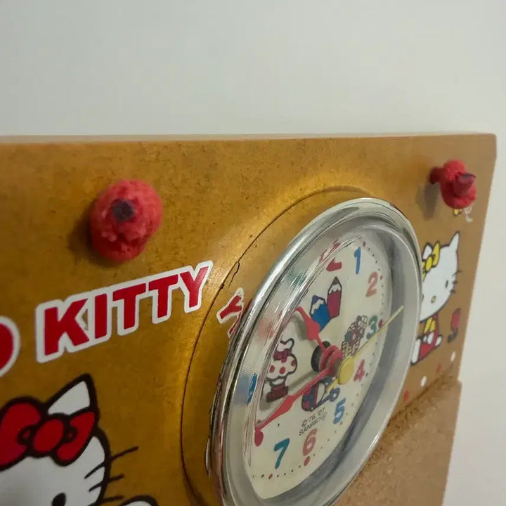 [BUNJANG] Kitty Cork Board Wall Clock / 고전키티 코르크보드 벽걸이시계