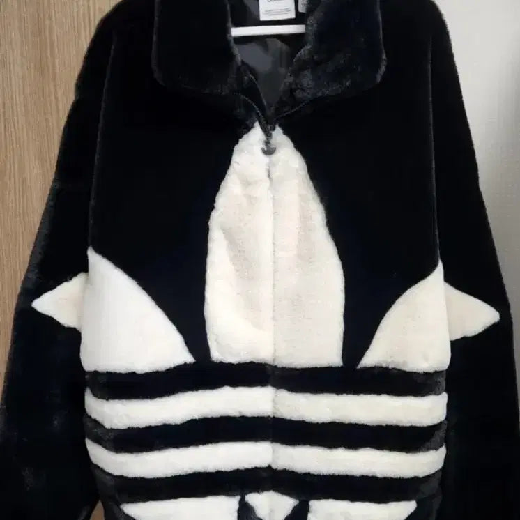 [BUNJANG] Adidas Big Logo Fur Jacket / 새상품 아디다스 빅로고 퍼자켓