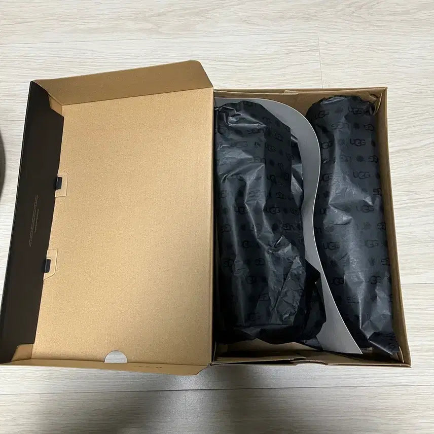 [BUNJANG] UGG Tasman Black US10 Slippers / UGG 어그 타스만 블랙 us10 280mm 새상품