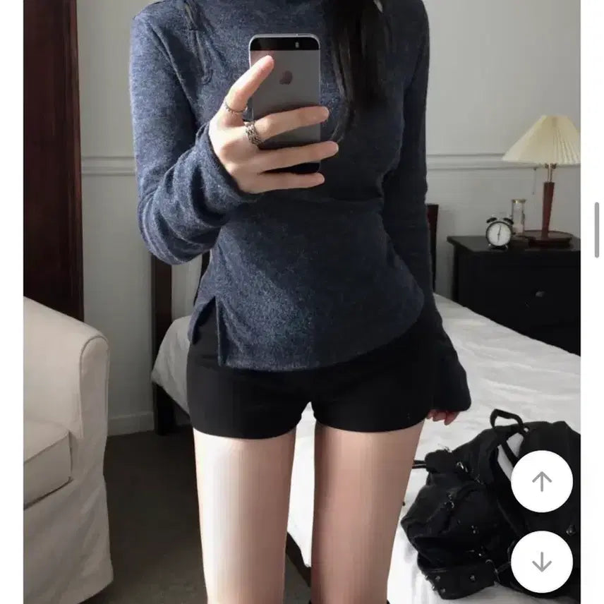 [BUNJANG] Avely Ribbed Knit Off-Shoulder Long Sleeve Top / 에이블리 어깨트임 골지 니트 긴팔 티셔츠