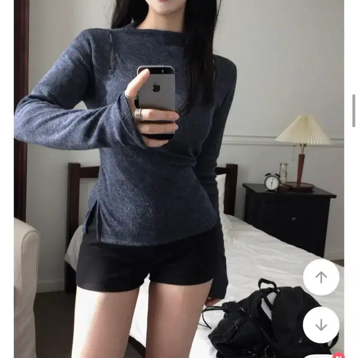 [BUNJANG] Avely Ribbed Knit Off-Shoulder Long Sleeve Top / 에이블리 어깨트임 골지 니트 긴팔 티셔츠