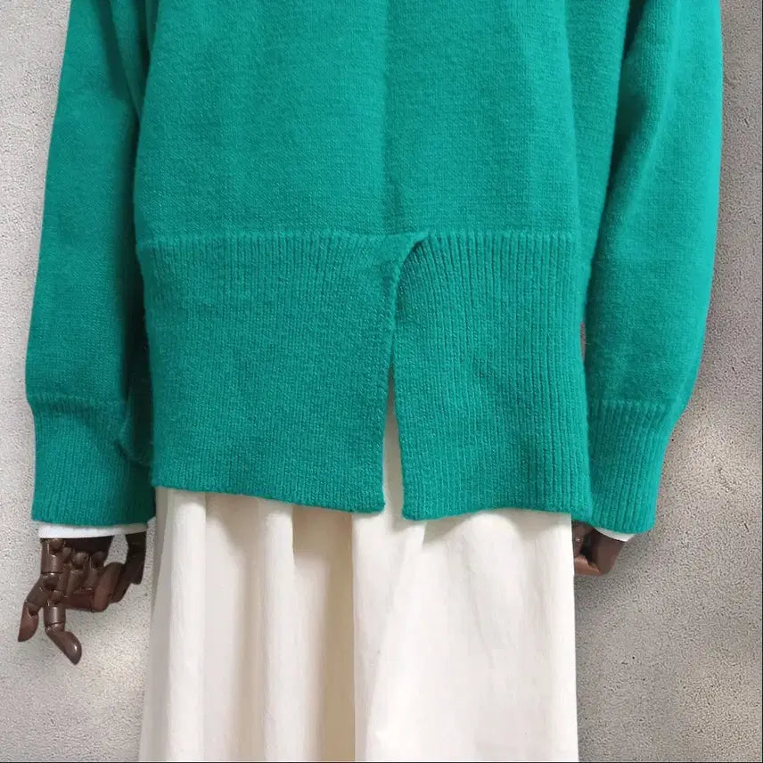 [BUNJANG] Baneike Asymmetrical Knit Top / 반에이크 언발 니트