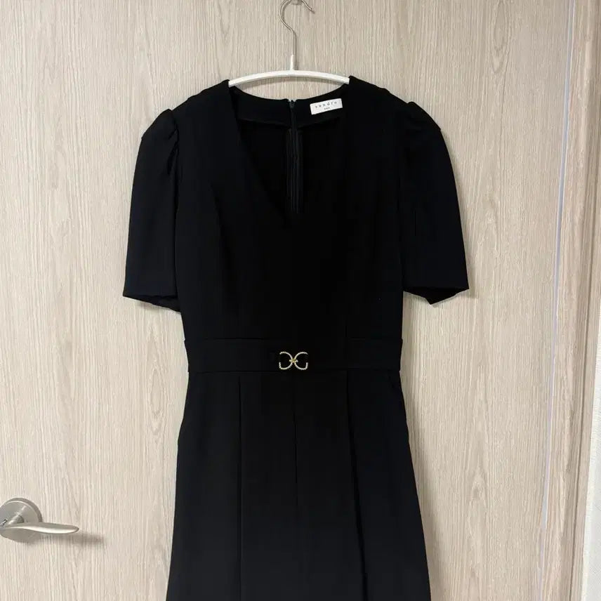[BUNJANG] Sandro Black V-Neck Buckle Short-Sleeve Dress / 산드로 블랙 브이넥 버클 반팔 드레스 원피스 43(36)