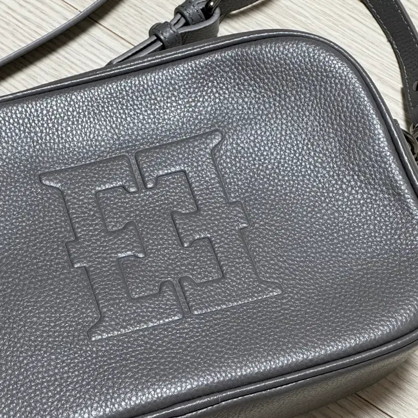 [BUNJANG] Esquire Gray Leather Crossbody Bag / 에스콰이어 가죽 크로스백 그레이 회색
