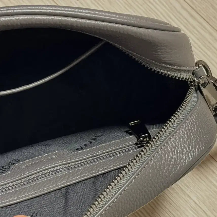 [BUNJANG] Esquire Gray Leather Crossbody Bag / 에스콰이어 가죽 크로스백 그레이 회색