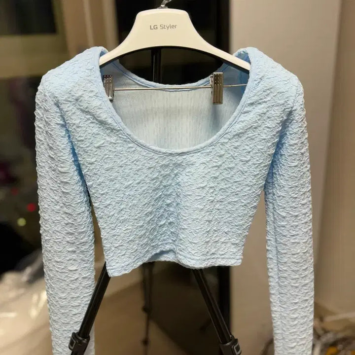 [BUNJANG] Unspecified Crop Top Sora / 펀칭 크롭티 소라색