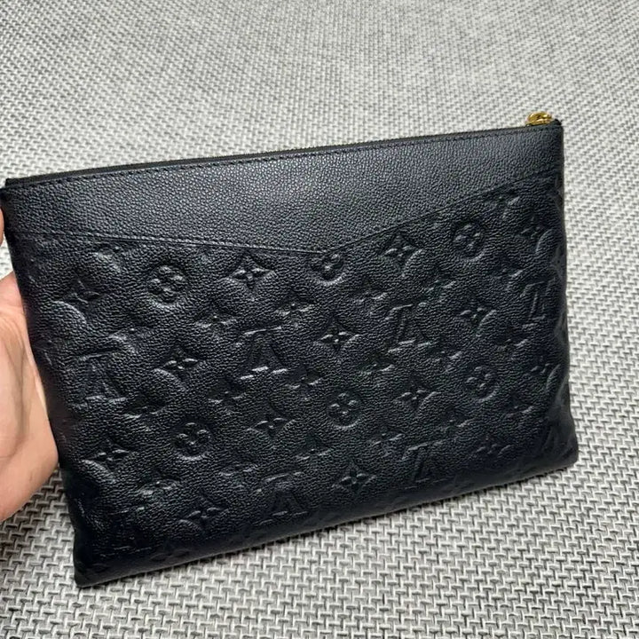 [BUNJANG] Louis Vuitton Monogram Empreinte Clutch Black / 루이비통 모노그램  앙프렝뜨 클러치 블랙