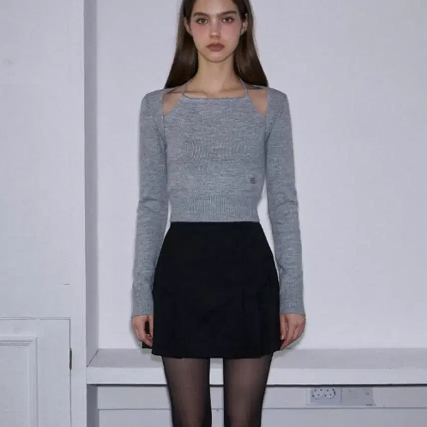 [BUNJANG] Rozefranz Cutout Halter Neck Knit Top / 로제프란츠 컷아웃 홀터넥 니트