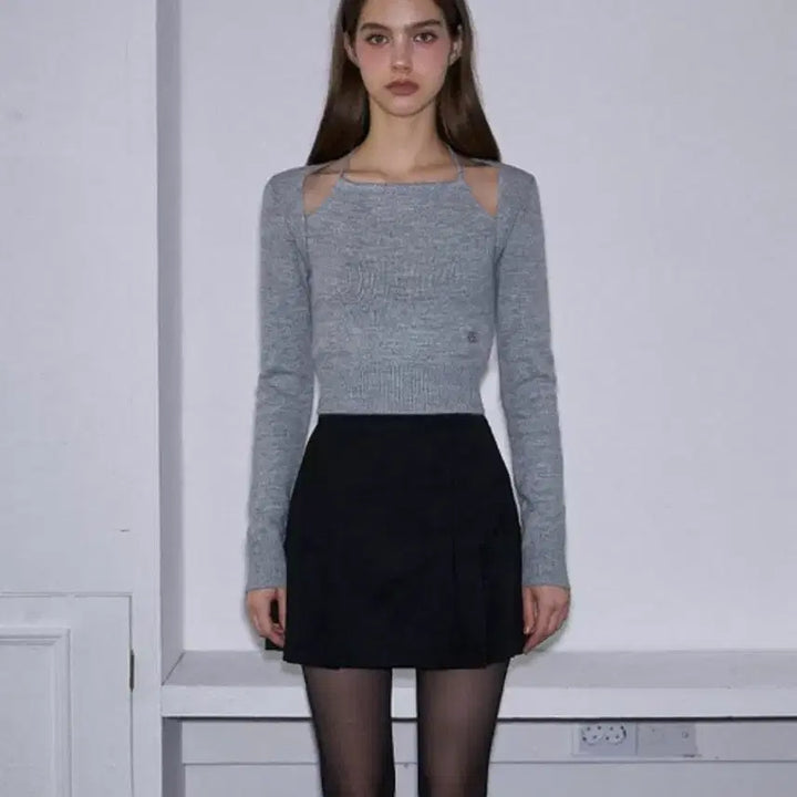 [BUNJANG] Rozefranz Cutout Halter Neck Knit Top / 로제프란츠 컷아웃 홀터넥 니트