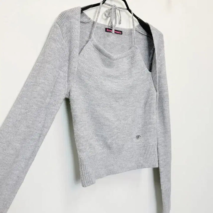 [BUNJANG] Rozefranz Cutout Halter Neck Knit Top / 로제프란츠 컷아웃 홀터넥 니트