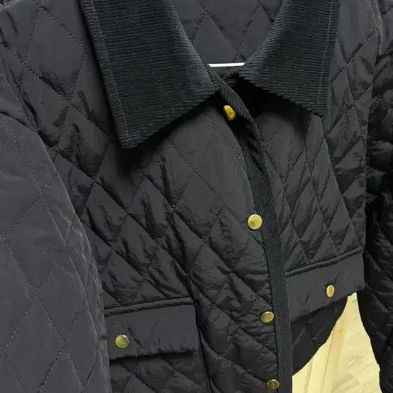 [BUNJANG] Oddify Quilted Corduroy Crop Jumper / 오디파이 누빔 코듀로이 크롭 점퍼