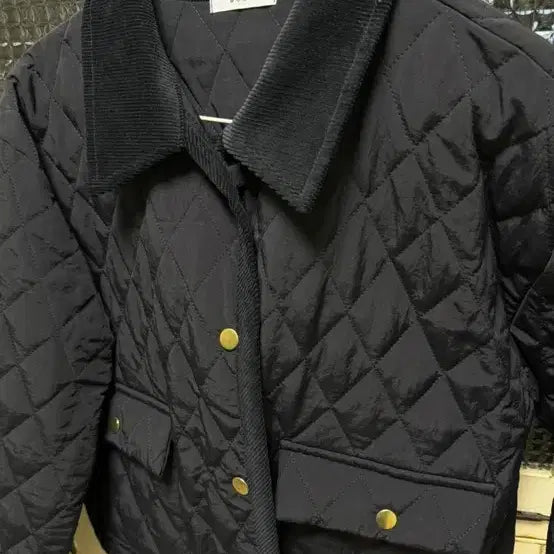 [BUNJANG] Oddify Quilted Corduroy Crop Jumper / 오디파이 누빔 코듀로이 크롭 점퍼