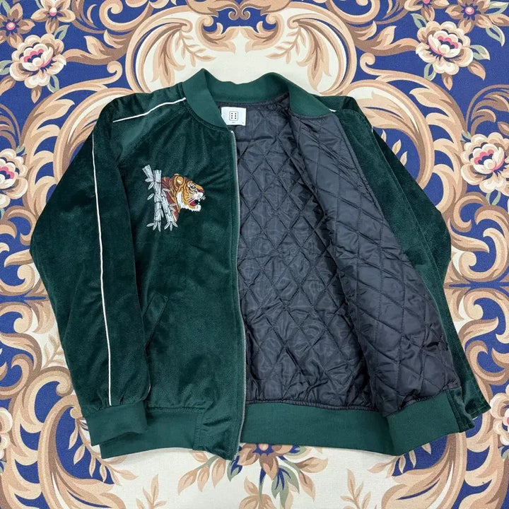[BUNJANG] DICE Tiger Quilted Souvenir Jacket (Dark Green) / (L)DICE 타이거 퀼팅스카잔 자켓(다크그린)