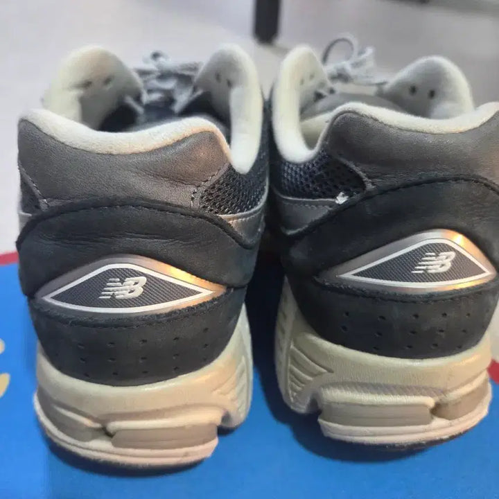 [BUNJANG] New Balance 2002R Vintage Navy Sneakers / 뉴발란스 2002R 빈티지 네이비 250