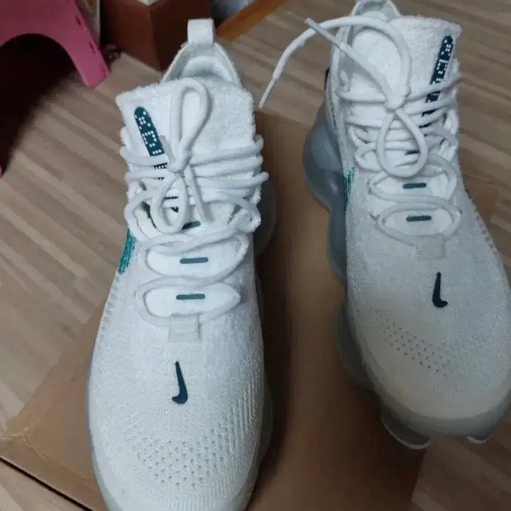 [BUNJANG] Nike Air Max Scorpion Flyknit White Geode Teal Sneakers / 나이키 에어맥스 스콜피온 플라이니트 화이트 지오드 틸 275