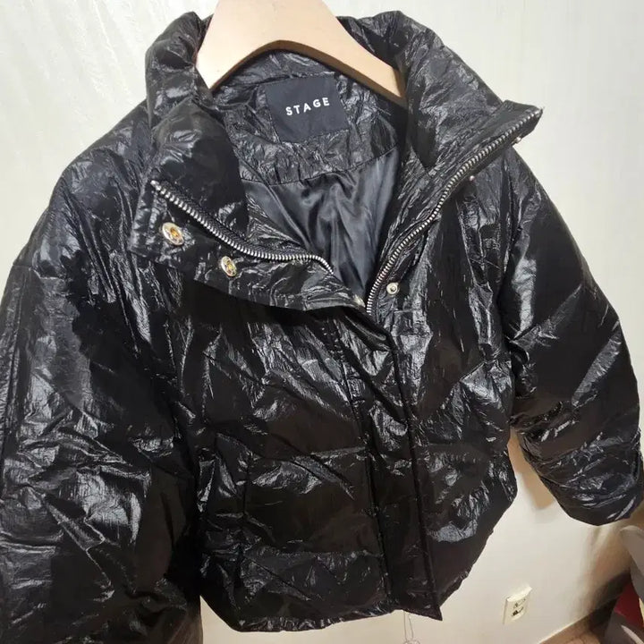[BUNJANG] Glossy Black Crop Puffer Jacket / 글로시 블랙 숏패딩  요즘 난리난 유광 크롭패딩 덕다운FREE