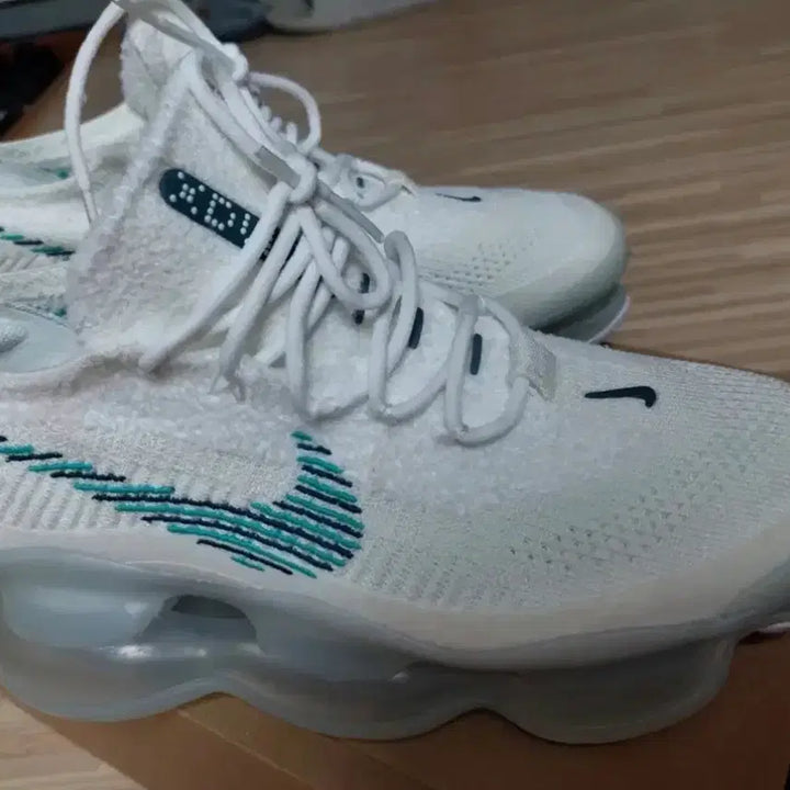[BUNJANG] Nike Air Max Scorpion Flyknit White Geode Teal Sneakers / 나이키 에어맥스 스콜피온 플라이니트 화이트 지오드 틸 275
