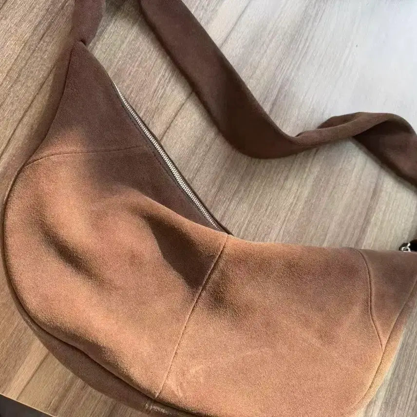 [BUNJANG] Couronne Poser Bow Suede Crossbody Bag / 쿠론 포제르 보우 스웨이드 크로스가방