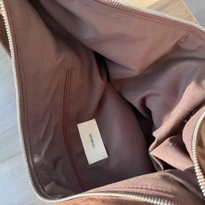 [BUNJANG] Couronne Poser Bow Suede Crossbody Bag / 쿠론 포제르 보우 스웨이드 크로스가방