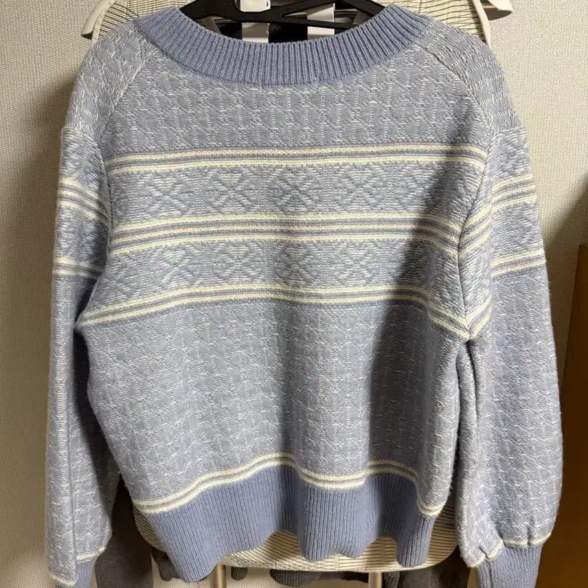 [BUNJANG] CC Collect V-Neck Jacquard Knit Sky Blue / CC콜렉트 V넥 자가드 니트 하늘색