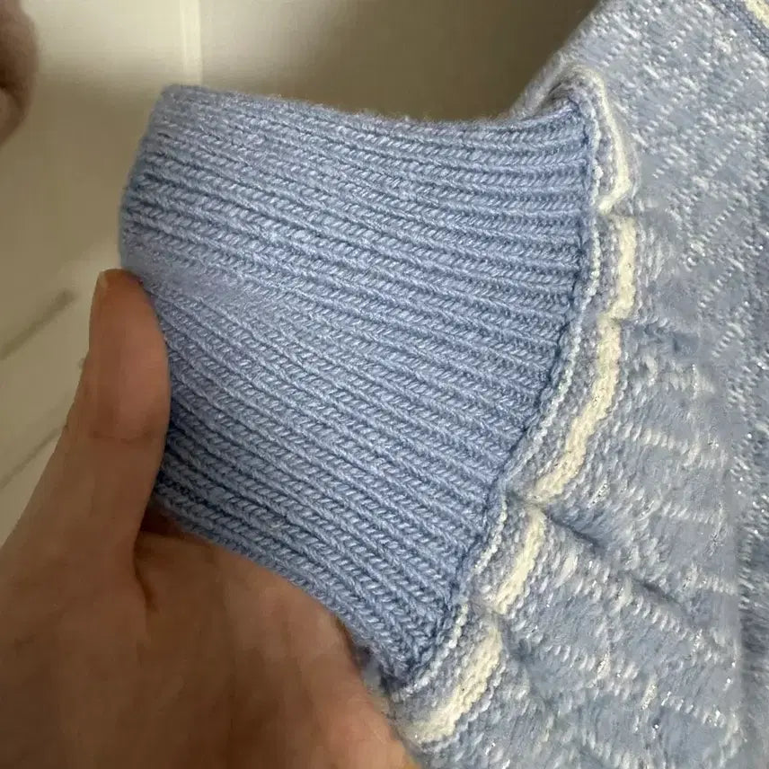 [BUNJANG] CC Collect V-Neck Jacquard Knit Sky Blue / CC콜렉트 V넥 자가드 니트 하늘색